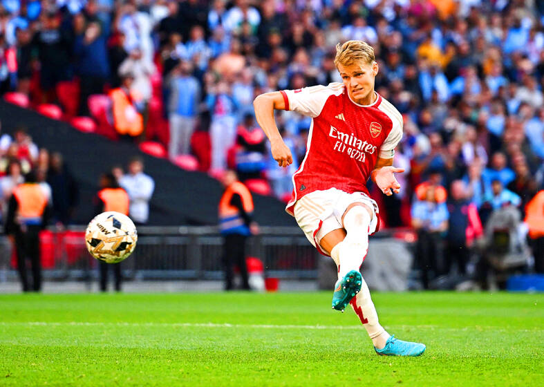 Arsenal 2023/24 Hjemme Ødegaard Player Version - M